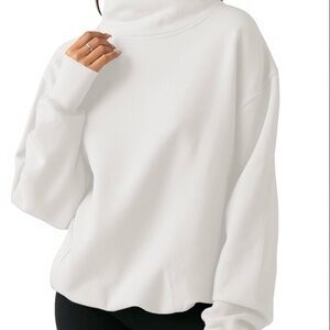 White oversized turtleneck sweatshirt, size L